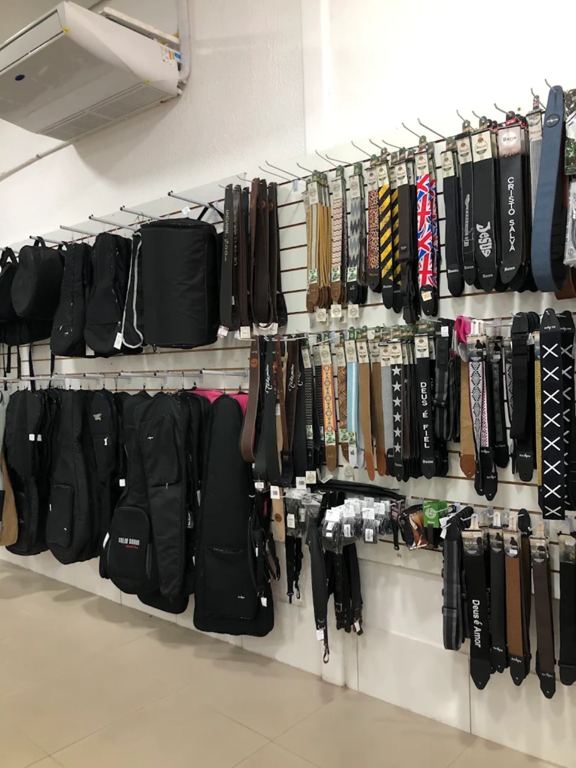Capas e correias para instrumentos na Preciosa